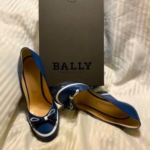 Auth Bally Navy and White Pump EUR 9 US 8
